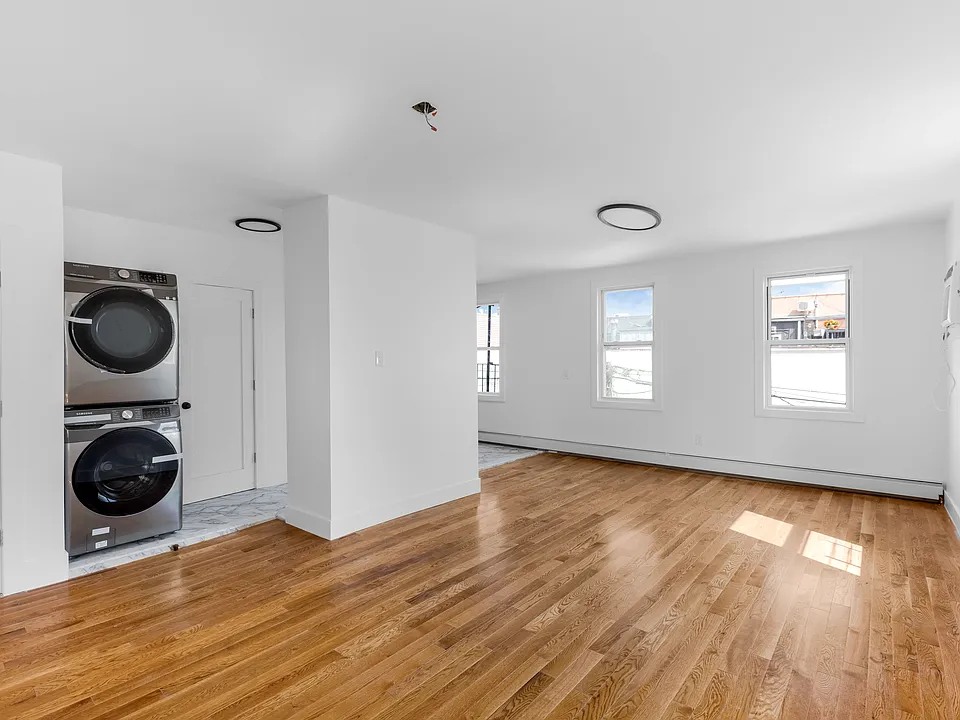 63 Bay 17th St #2