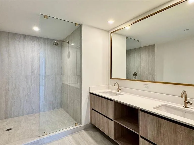 77 SE 5th St #1903 — Photo 6