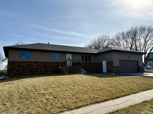 1603 Sheridan Dr, Norfolk, NE 68701
