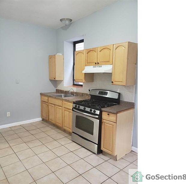 1st image of 136-138 S 7th St #1