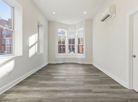 19-25 Essex St