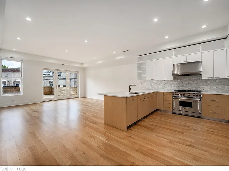 2216 N Lincoln Ave #2C — Photo 4