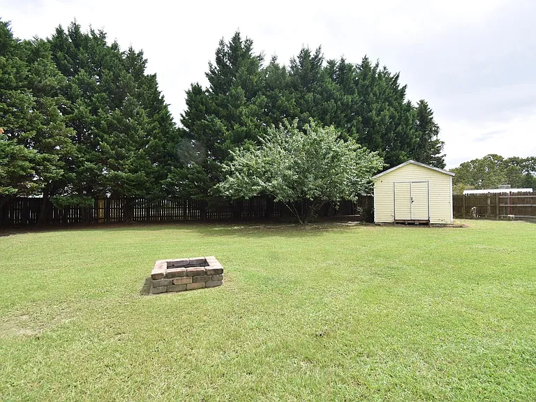 135 Lenoir Dr — Photo 30