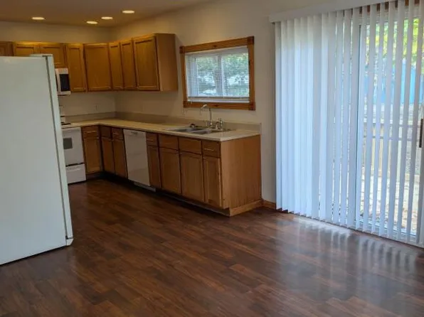 729 Peachtree Pl, Watervliet, MI 49098