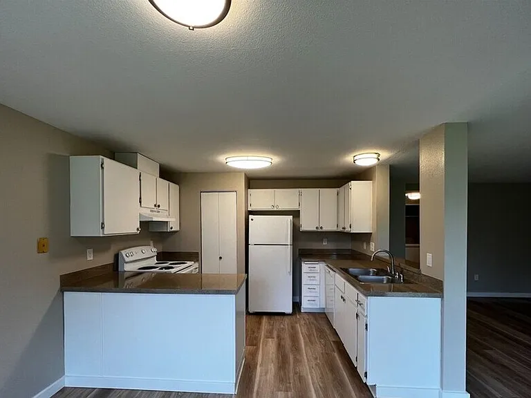 Lawn Courte Apartments at 2802 N. Narrows Drive, Tacoma, WA 98407 — Photo 19
