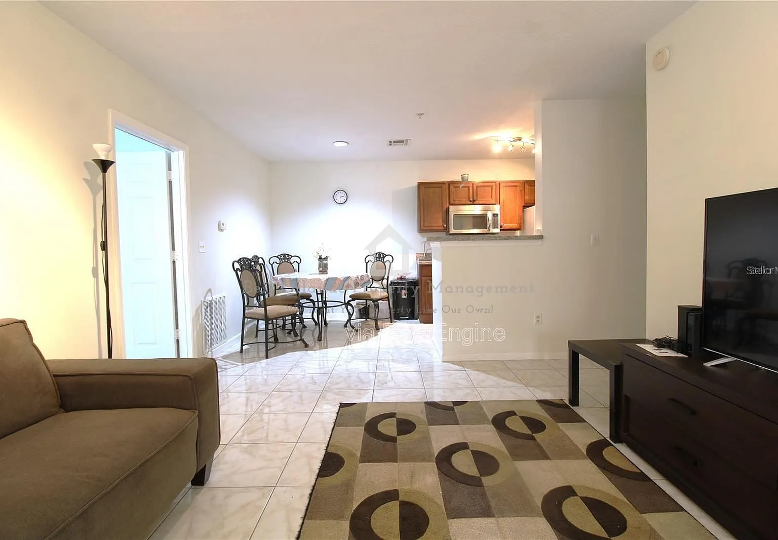 3 bed, 2.0 bath, 1199 sqft, $1,900 — Photo 3