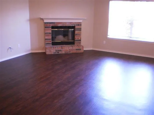 107 Hickory Rd — Photo 2