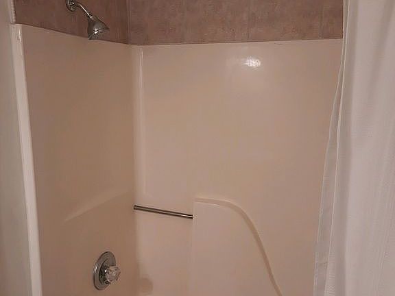 secondary bath shower
