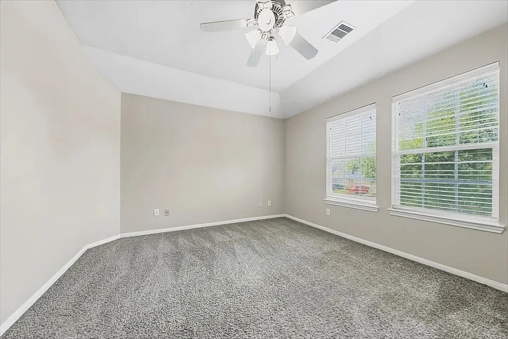 3 bed, 2.5 bath, 1645 sqft, $2,025 — Photo 3