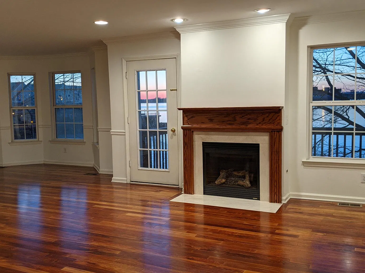 3 bed, 3.5 bath, 2110 sqft, $4,300 — Photo 2