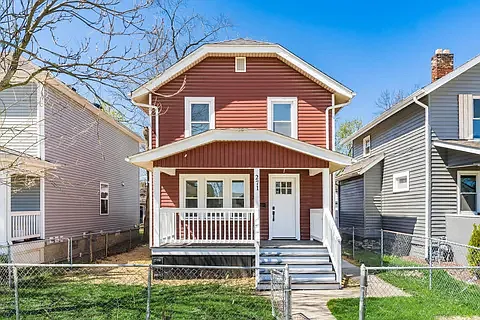 271 S Terrace Ave — Photo 2
