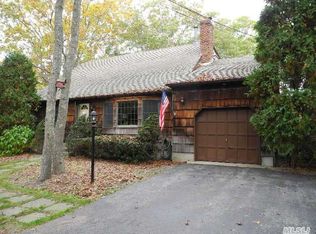 12 Squires Ter, Hampton Bays, NY 11946