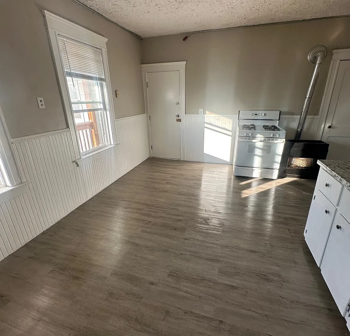 1 bed, 700 sqft, $1,200 — Photo 2