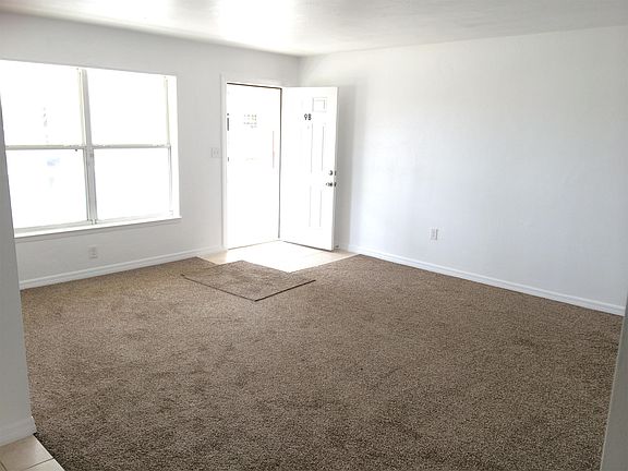 5th image of 1432 Parkway Dr APT 1B