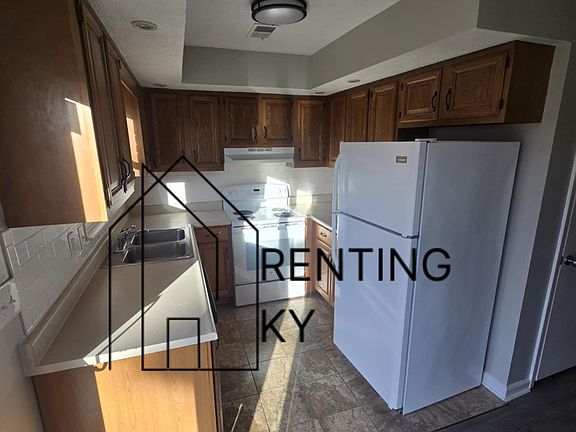 Refrigerator, stove/oven, and microwave included