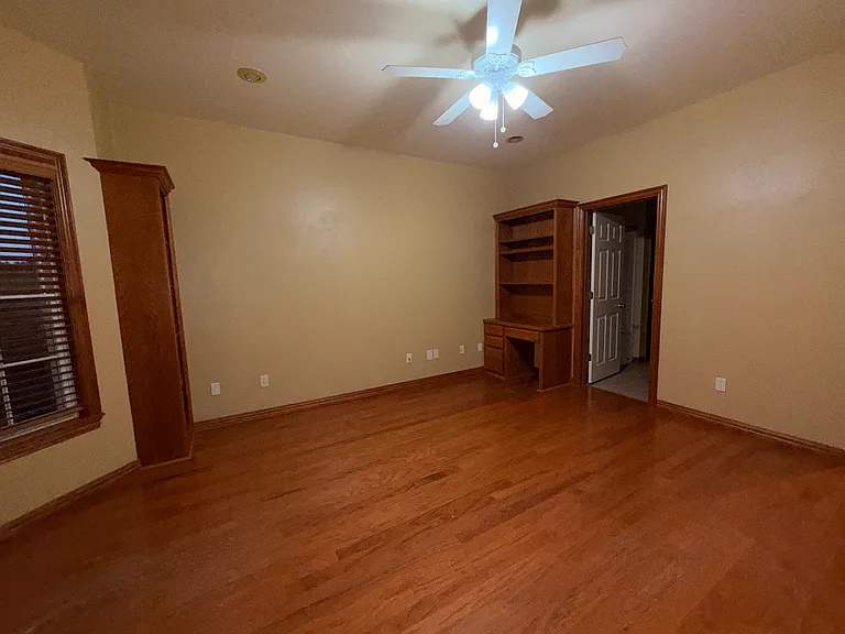 599 S Main St — Photo 17
