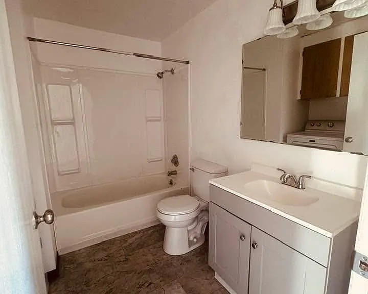102 E Helena Ave — Photo 6