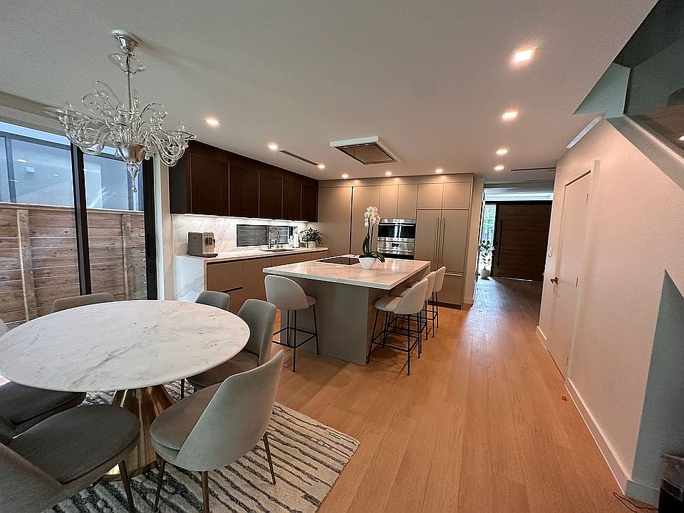 Dining Kitchen Entryway
