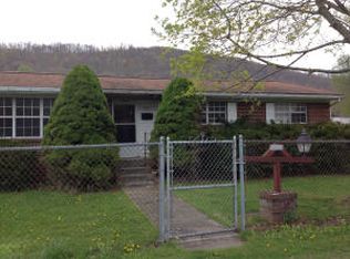 431 10th St, Rainelle, WV 25962