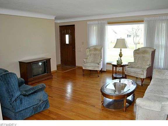 2nd image of 6865 Lantern Ln
