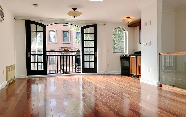 Rented by Compass | media 24