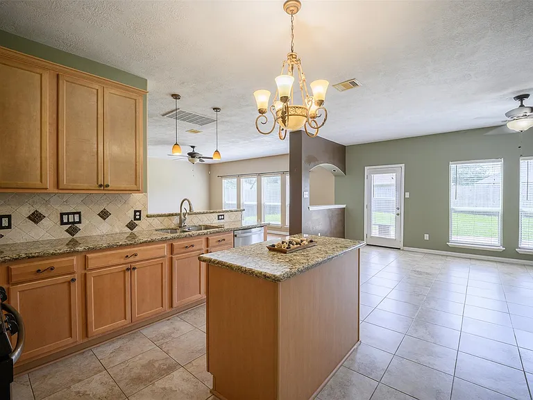 2931 Silver Landing Ln — Photo 15
