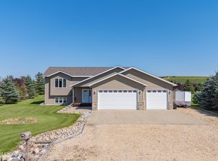 1735 7th Ave SW, Dickinson, ND 58601
