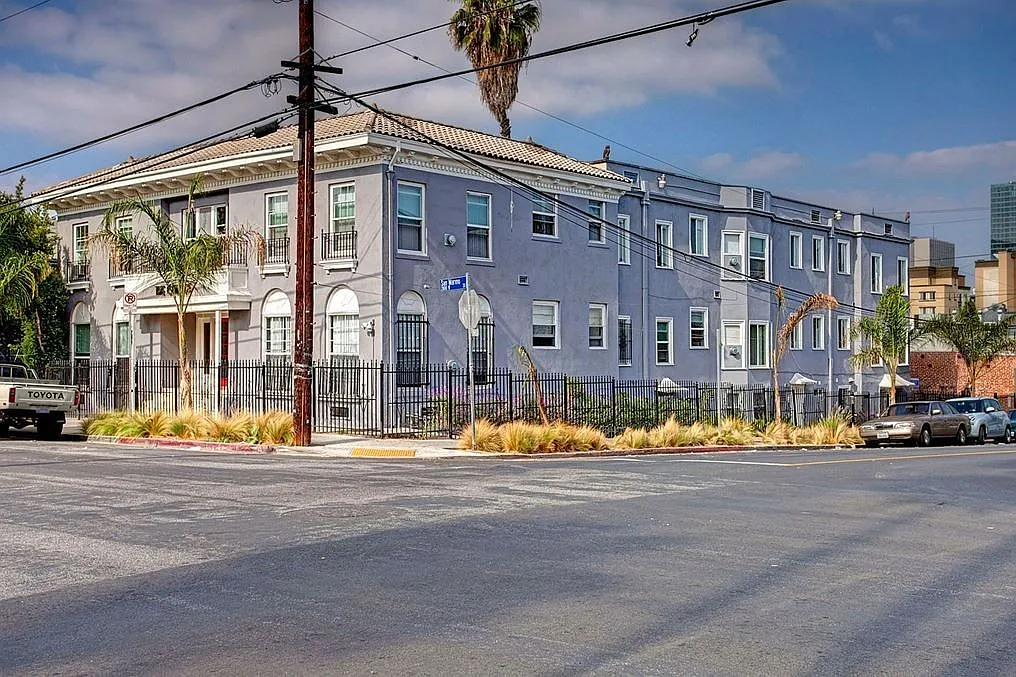 2801 San Marino Street — Photo 3
