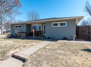 1449 25th Ave S, Clinton, IA 52732