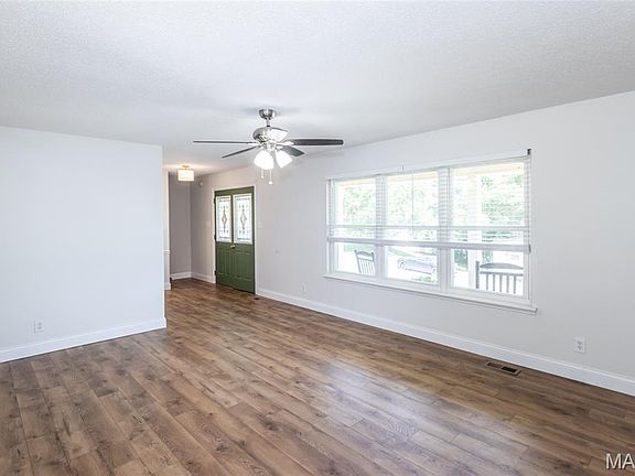 4th image of 1570 Donnybrook Ln