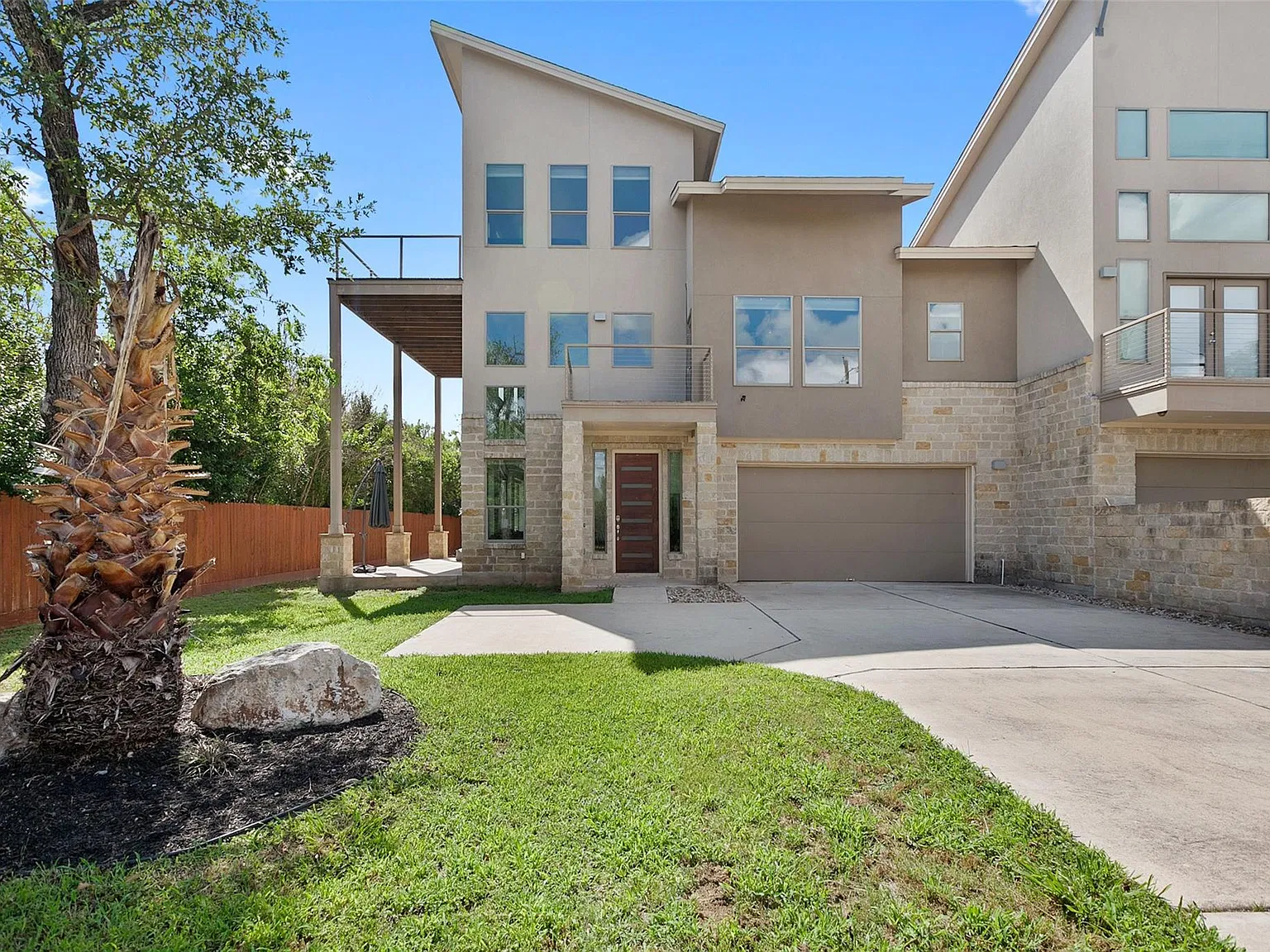3 bed, 4.0 bath, 2200 sqft, $3,100 — Photo 1