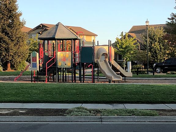 Children’s Park in nearby. 