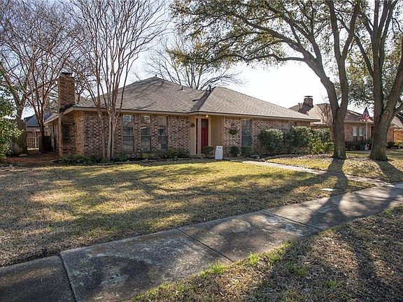 2nd image of 1327 River Oaks Dr