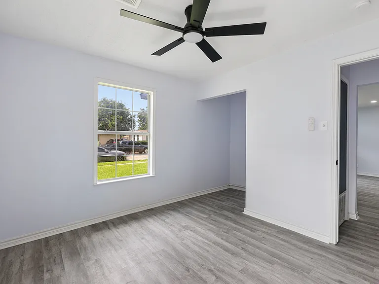 821 Travis St — Photo 13