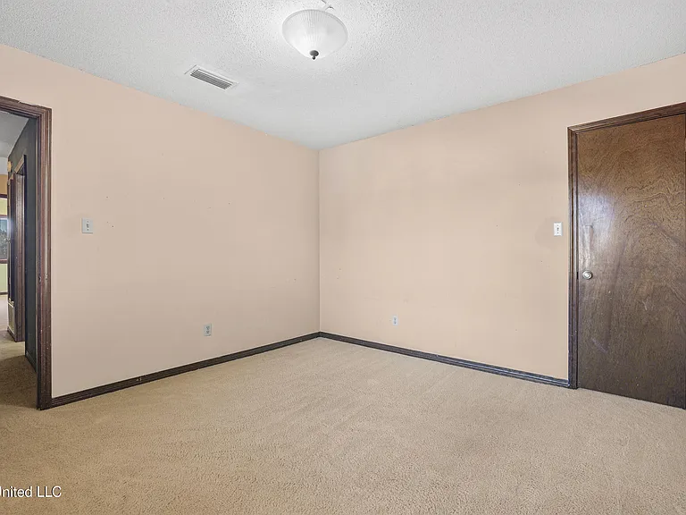 4409 Shadow Wood Cir — Photo 54