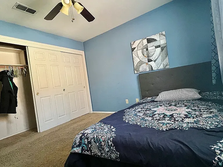 4 bed, 2299 sqft, $800 — Photo 2