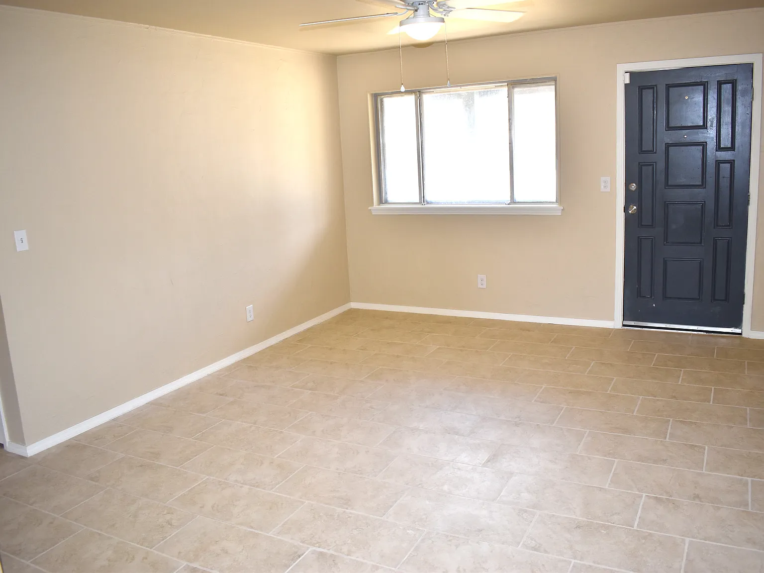 3 bed, 1040 sqft, $1,400 — Photo 3