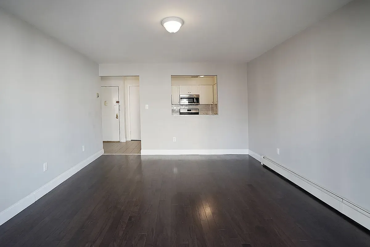 14-35 31st Road — Photo 3