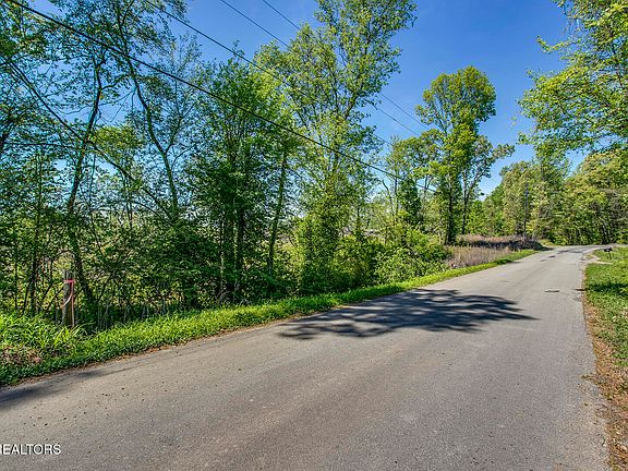 3rd image of 695 Oak Grove Rd