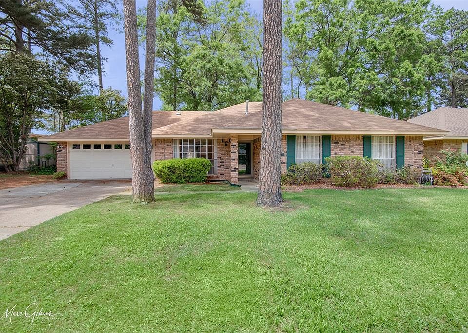 1st image of 917 Chimney Rock Pl