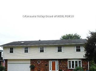 612 Fitzhugh St, Ravenswood, WV