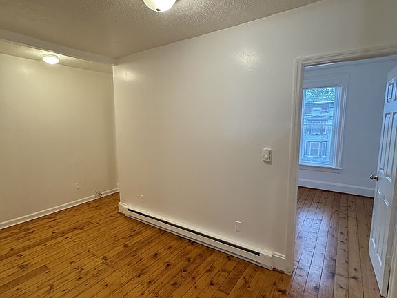 4th image of 1121 Taylor Ave #4