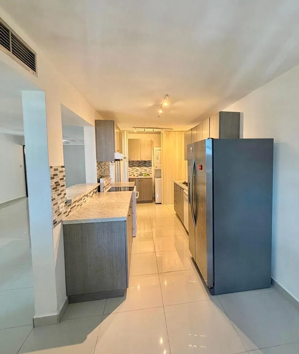 3 bed, 2.0 bath, 2000 sqft, $2,995 — Photo 3