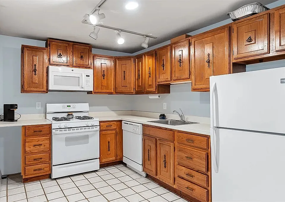 99 W 4th St #2