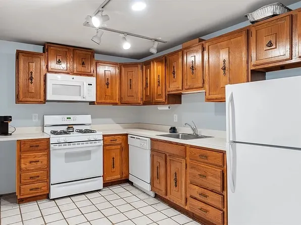 99 W 4th St APT 2, Boston, MA 02127