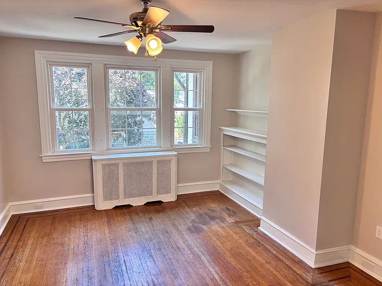 104 S Carol Blvd #2F — Photo 2