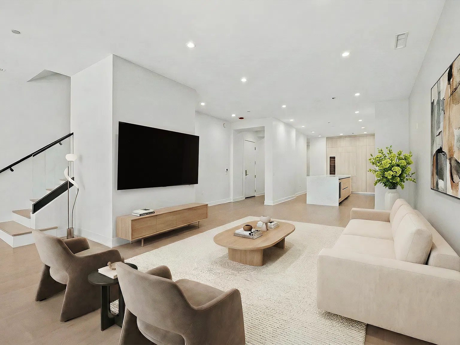4 bed, 3157 sqft, $10,000 — Photo 3