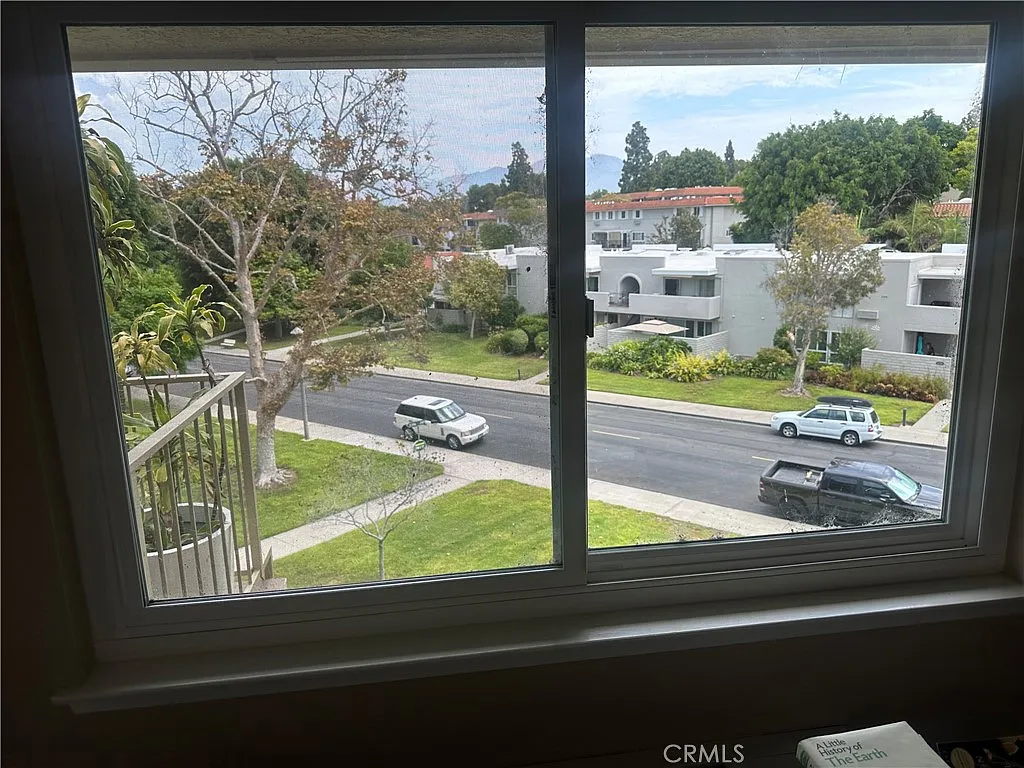 3 bed, 1663 sqft, $3,200 — Photo 3