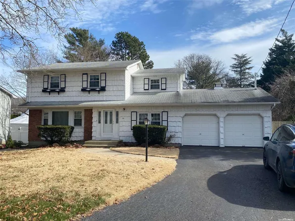 23 Denise Lane, Hauppauge, NY 11788