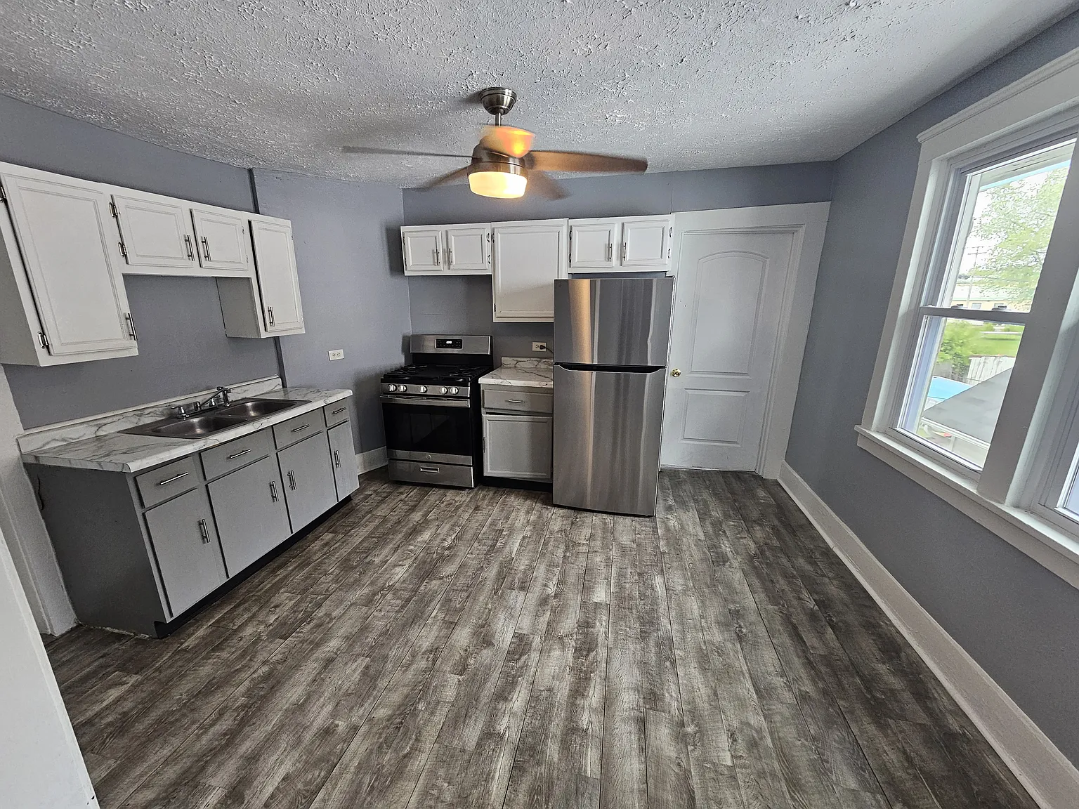 2 bed, 1000 sqft, $1,250 — Photo 1